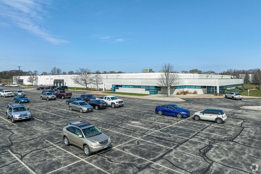 3801 S Central Ave, Rockford, IL à louer - Photo de l’immeuble – Image 1 sur 24