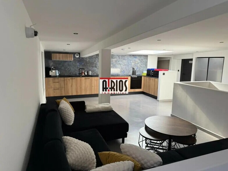 Bureau dans Cuers à vendre - Photo de l’immeuble – Image 2 sur 18