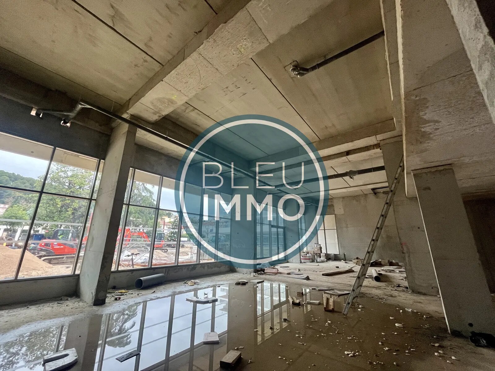 Local commercial dans Saint-Laurent-du-Var à vendre Photo intérieure– Image 1 sur 5