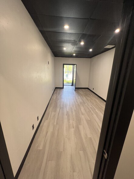 31546 Railroad Canyon Rd, Canyon Lake, CA à louer - Photo de l’immeuble – Image 1 sur 8