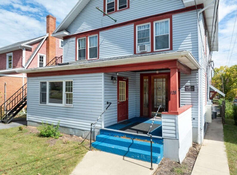 129 S Sparks St, State College, PA à louer - Photo de l’immeuble – Image 1 sur 36