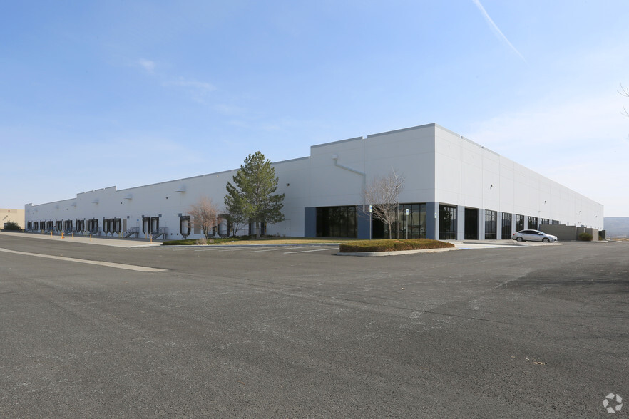 2275 E Newlands Dr, Fernley, NV à louer - Photo de l’immeuble – Image 2 sur 7