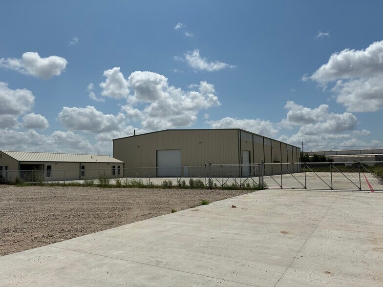 34277 Sunset Ln, Brookshire, TX à louer - Photo de l’immeuble – Image 1 sur 4
