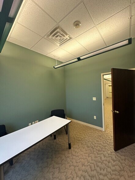 332 N Harrison St, Davenport, IA à louer - Photo intérieure – Image 2 sur 12