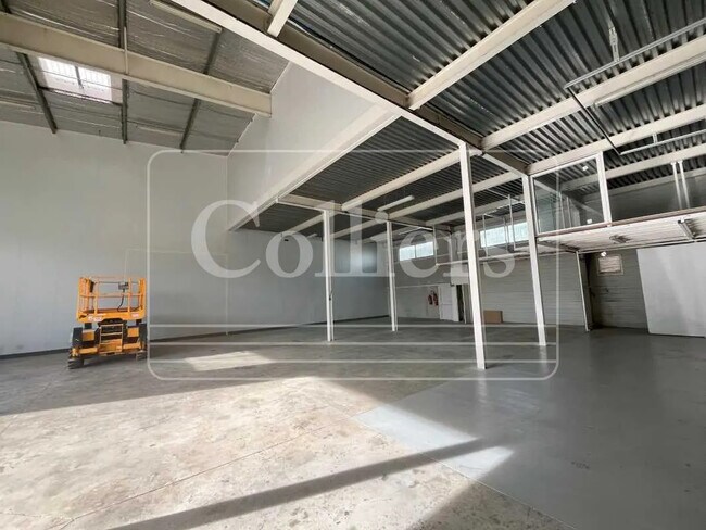 Plus de détails pour Bureau, Local d'activités à louer