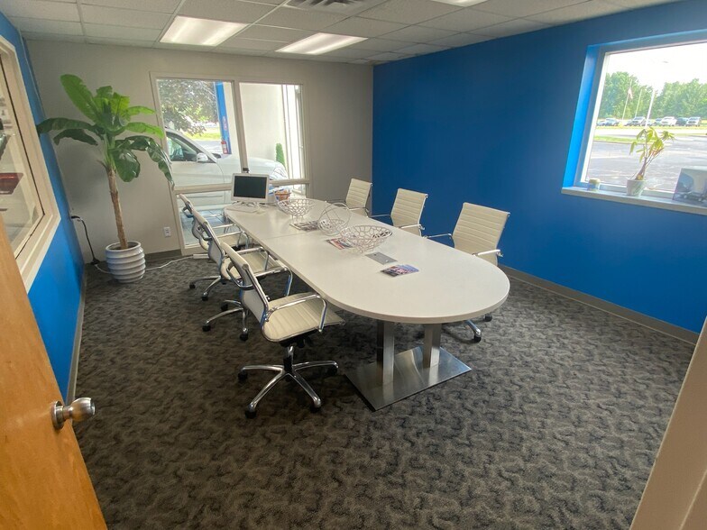 5303 W Pike Plaza Rd, Indianapolis, IN à louer - Photo intérieure – Image 2 sur 20