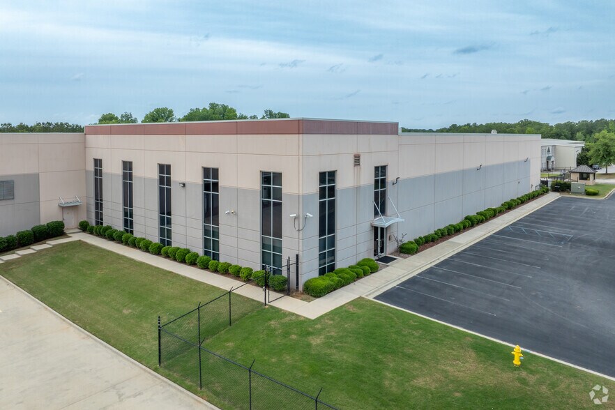 241 Commercial Park Cir, Calera, AL à vendre - Photo de l’immeuble – Image 3 sur 18