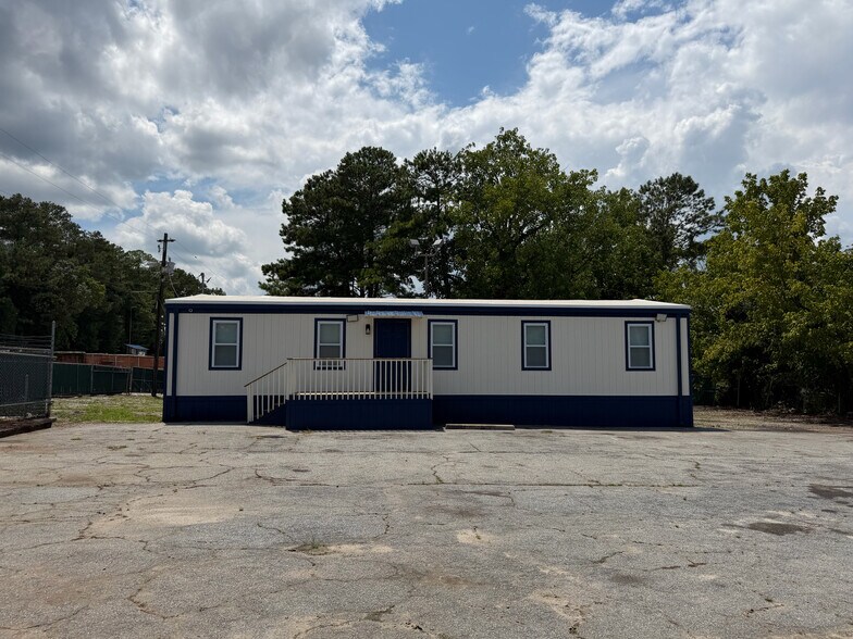 3915 Covington Hwy, Decatur, GA à louer - Photo de l’immeuble – Image 2 sur 9