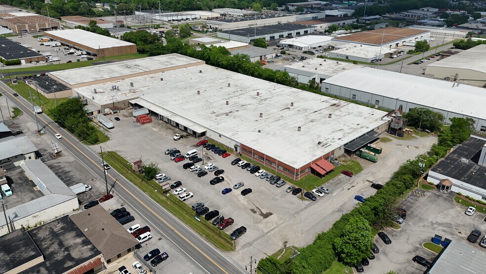 3650 Trousdale Dr, Nashville, TN à vendre - Photo de l’immeuble – Image 1 sur 9