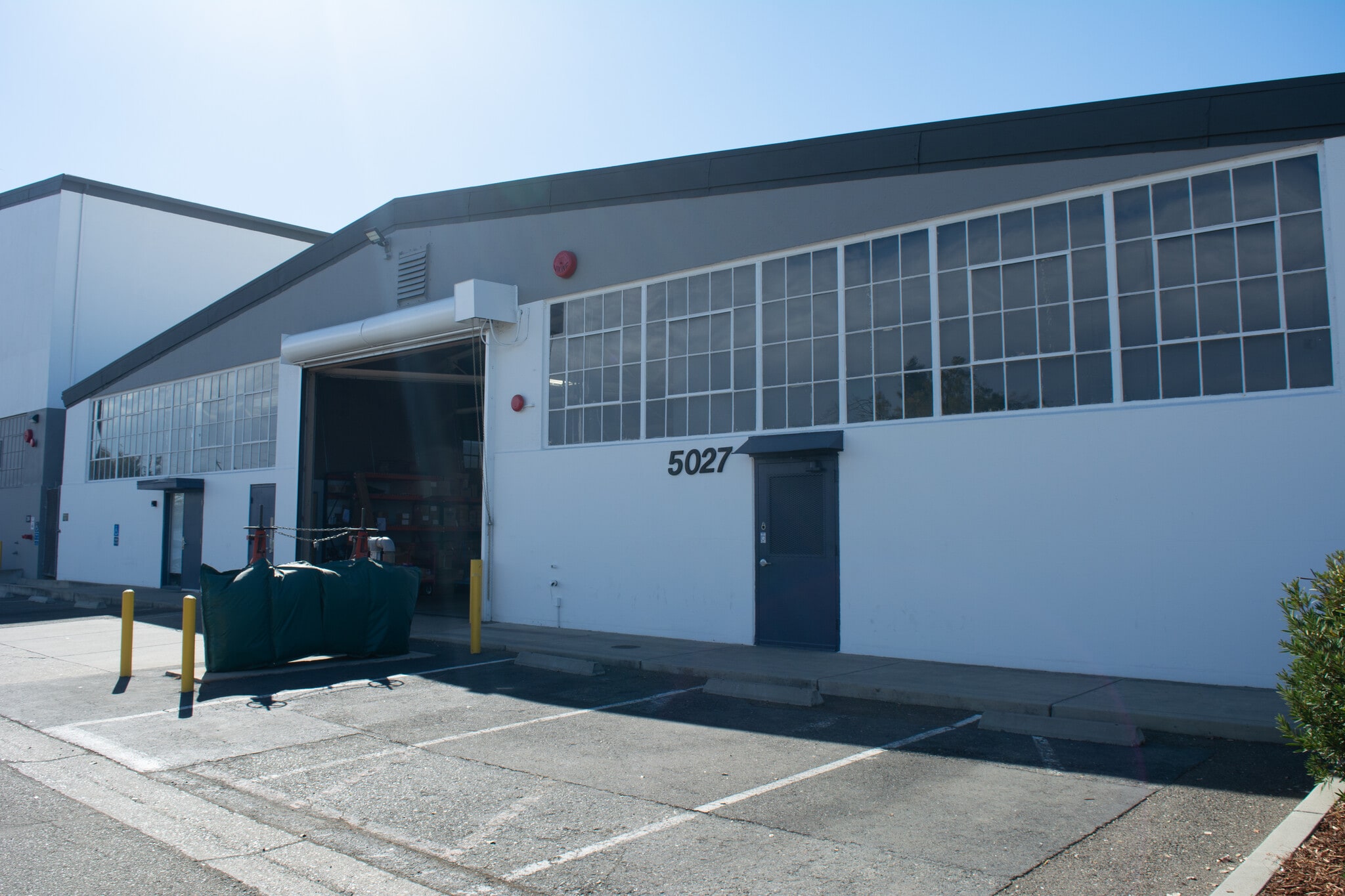 5027 Roberts Ave, Mcclellan, CA à louer Photo principale– Image 1 sur 11