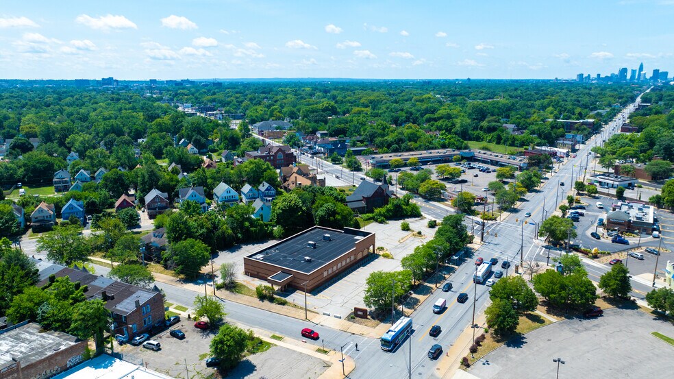 10502 St Clair Ave, Cleveland, OH à louer - Photo de l’immeuble – Image 3 sur 17