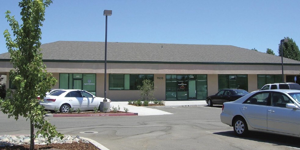 7801 Laguna Blvd, Elk Grove, CA à louer - Photo de l’immeuble – Image 3 sur 5