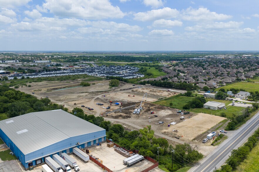 1307 S Loop 4, Buda, TX à vendre - Photo de la construction – Image 2 sur 5