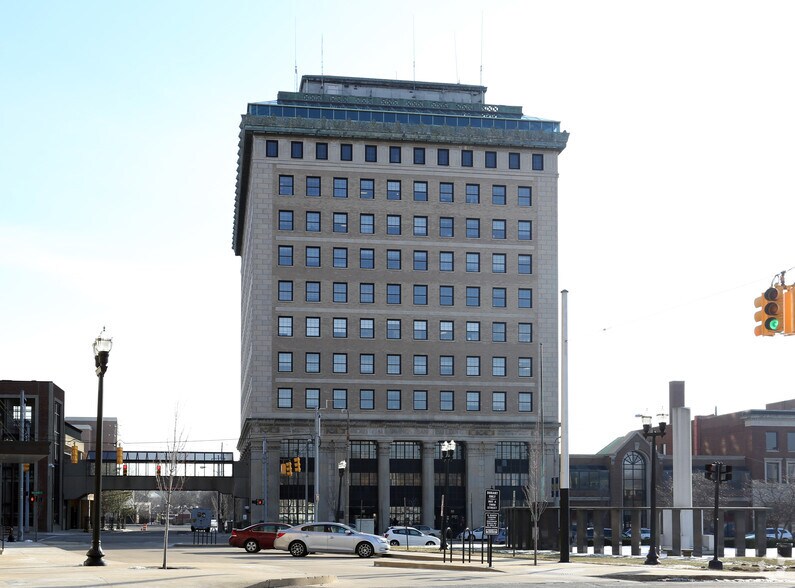432 N Saginaw St, Flint, MI à louer - Photo de l’immeuble – Image 3 sur 11