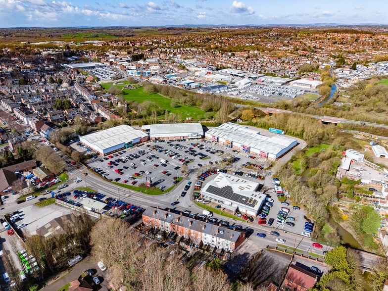 Waterside Retail Park portefeuille de 3 biens à vendre sur LoopNet.fr - Aérien – Image 2 sur 7