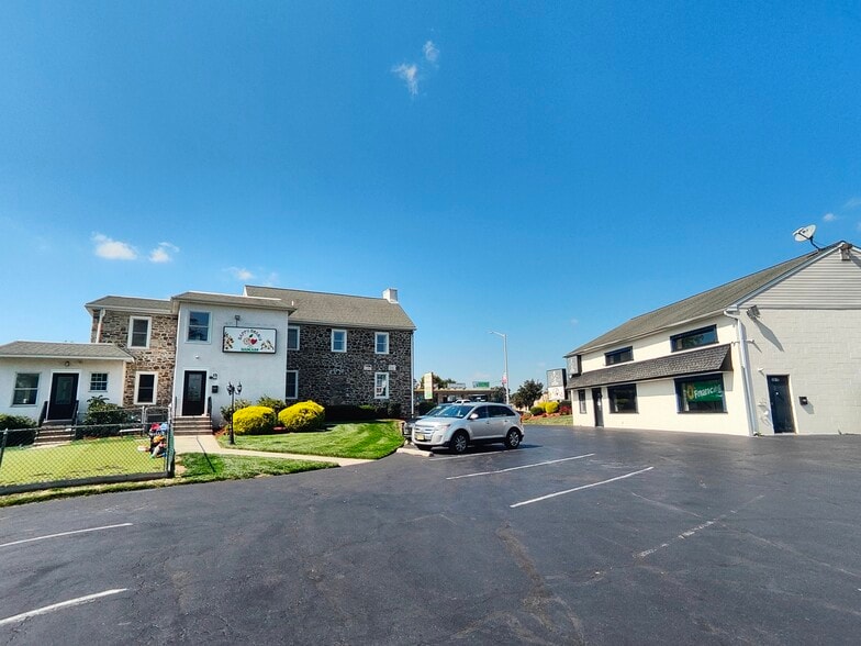 909 Bustleton Pike, Feasterville Trevose, PA à louer - Photo de l’immeuble – Image 2 sur 23