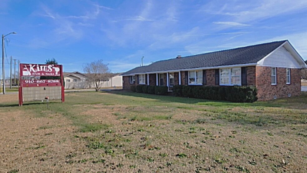 7117 Raeford Rd, Fayetteville, NC à louer - Photo de l’immeuble – Image 1 sur 35