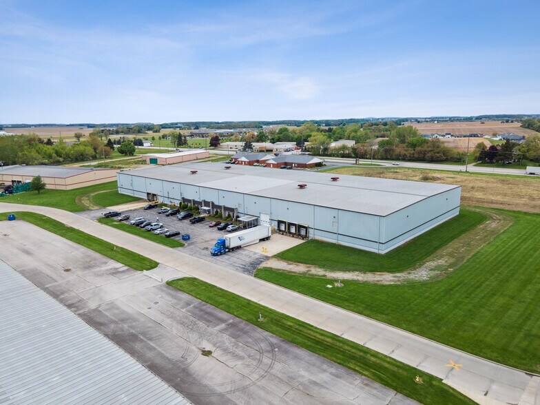 111 Hirt Dr, Bellevue, OH à vendre - Photo de l’immeuble – Image 3 sur 14