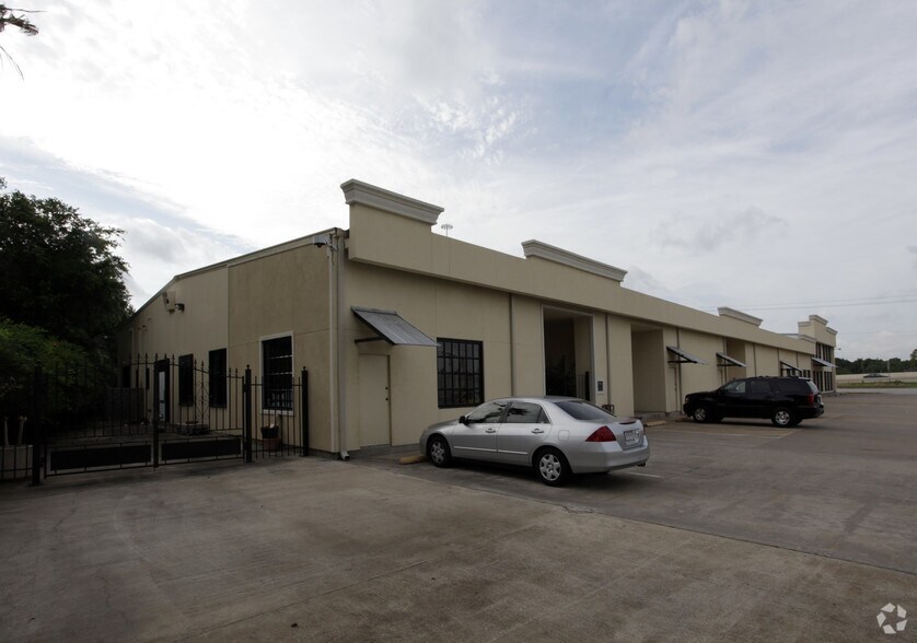 11522 Old Katy Rd, Houston, TX à louer - Photo de l’immeuble – Image 3 sur 10