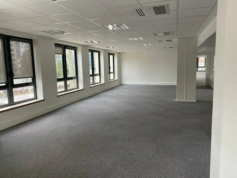 Bureau dans Lyon à louer - Photo de l’immeuble – Image 2 sur 11