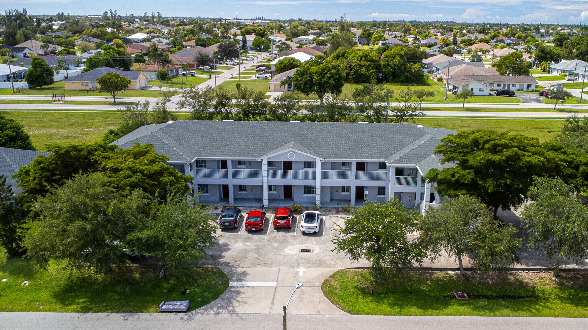 1328 SE 8th Ave, Cape Coral, FL à vendre Photo principale– Image 1 sur 34