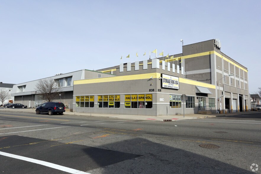 838 Main Ave, Passaic, NJ à louer - Photo principale – Image 1 sur 10