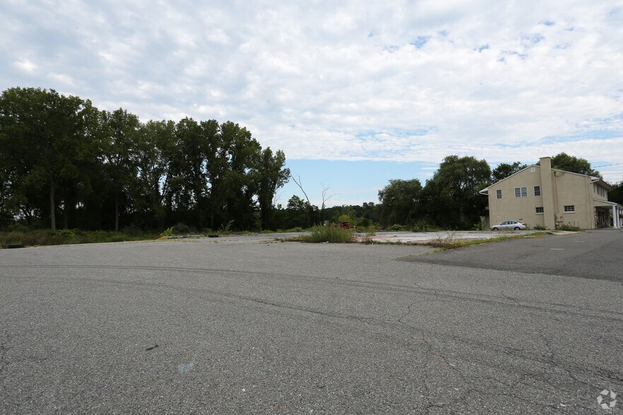 91 Park Lane Rd, New Milford, CT à vendre - Photo de l’immeuble – Image 3 sur 7