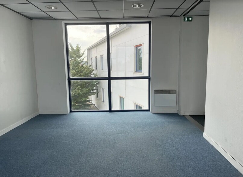 Bureau dans Genay à louer - Photo de l’immeuble – Image 3 sur 7