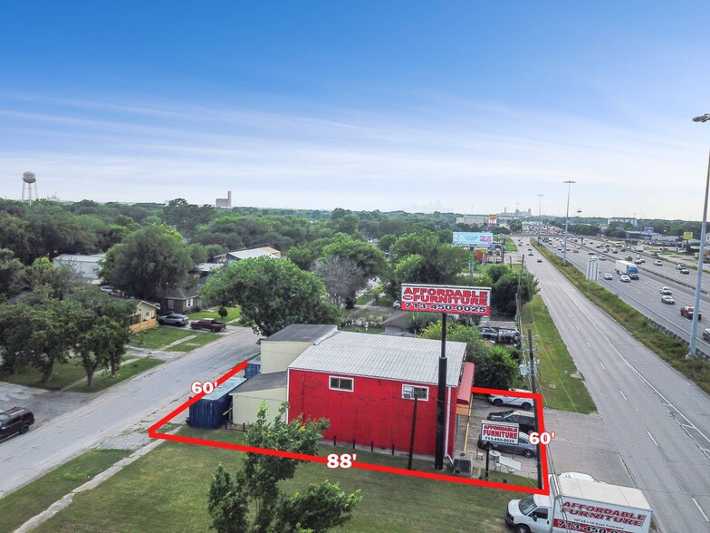 10722 E I-10 Fwy, Houston, TX à vendre - Photo de l’immeuble – Image 3 sur 24