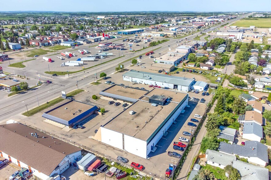 5704 44 St, Lloydminster, AB à louer - Photo de l’immeuble – Image 3 sur 21