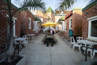 517 Ocean Front Walk, Venice, CA à louer Photo de l’immeuble– Image 2 sur 3