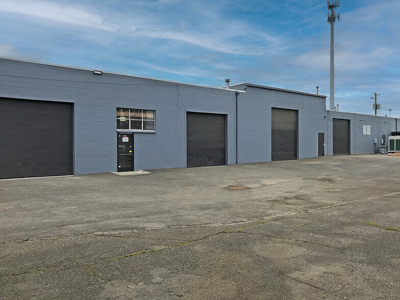 9952-9953 SE Pine St, Portland, OR à louer - Photo de l’immeuble – Image 1 sur 13