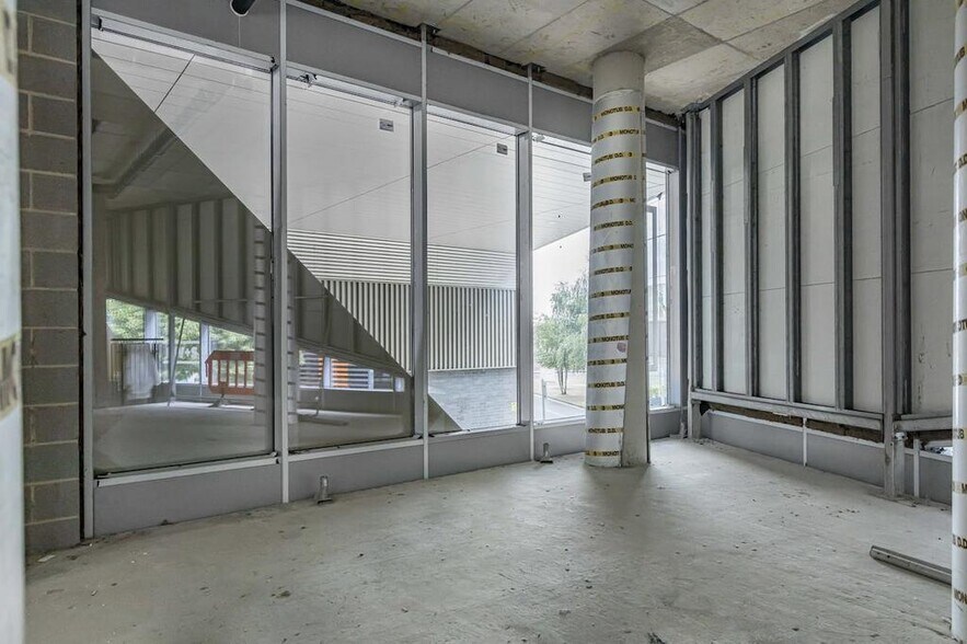 8 Parkes St, Londres à louer - Photo de l’immeuble – Image 2 sur 26