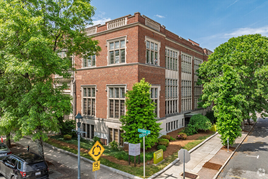 330 S Greene St, Greensboro, NC à vendre - Photo de l’immeuble – Image 1 sur 31