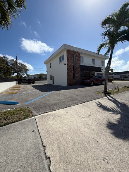 1933 SW 27th Ave, Miami, FL à louer - Photo de l’immeuble – Image 2 sur 18