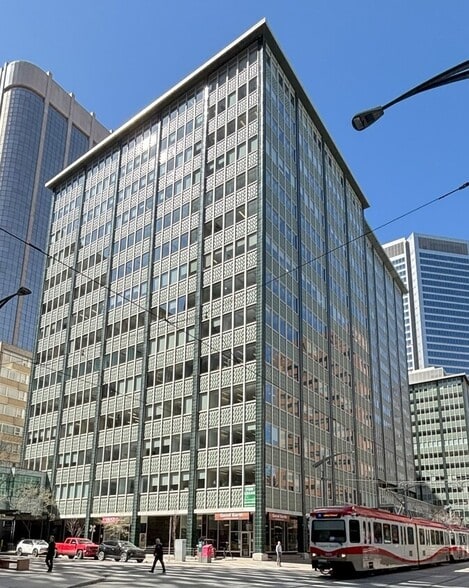 707 7th Ave SW, Calgary, AB à louer - Photo de l’immeuble – Image 3 sur 11