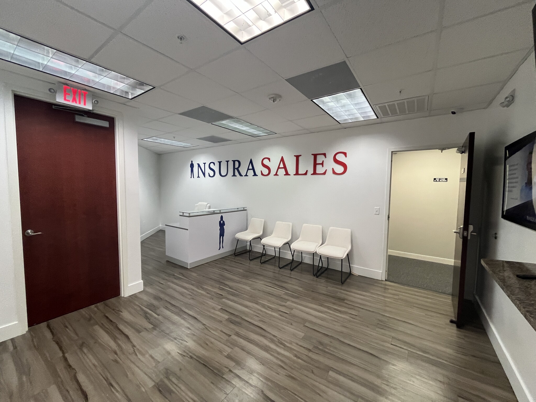13099 S Cleveland Ave, Fort Myers, FL à louer Hall d’entrée– Image 1 sur 9