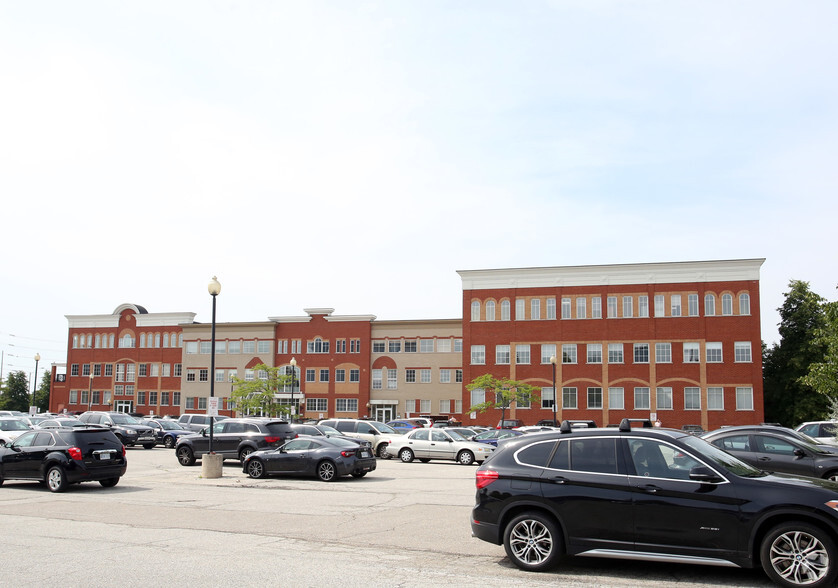 5045 Orbitor Dr, Mississauga, ON à vendre - Photo de l’immeuble – Image 3 sur 7