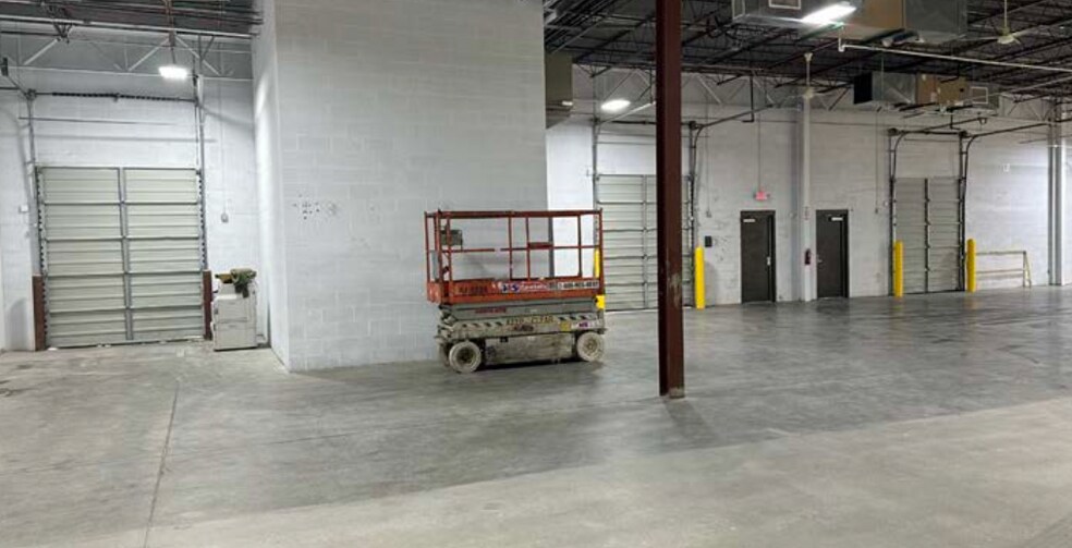 1330 Kemper Meadow Dr, Cincinnati, OH à vendre - Photo intérieure – Image 2 sur 14