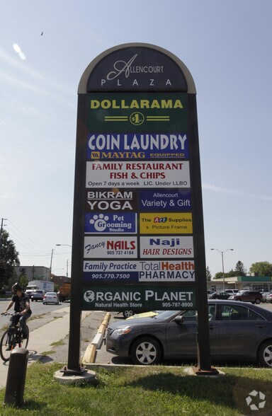 598-704 Major Mackenzie Dr, Richmond Hill, ON à louer - Photo de l’immeuble – Image 3 sur 5