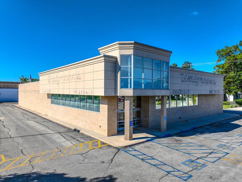 906 Main St, Rochester, IN à vendre - Photo de l’immeuble – Image 1 sur 4