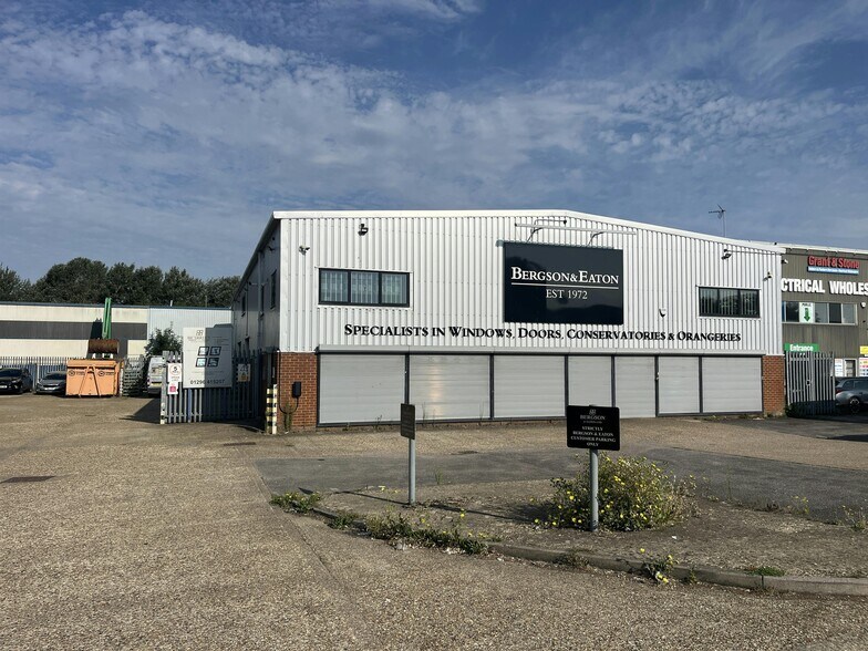 4-12 Kempson Clos, Aylesbury à louer - Photo de l’immeuble – Image 3 sur 60