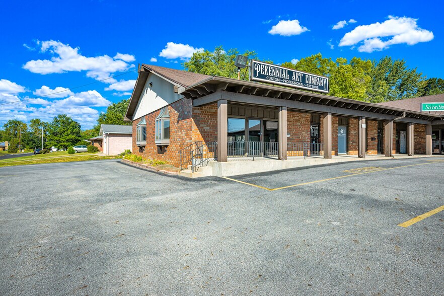 4601 N University St, Peoria, IL à louer - Photo de l’immeuble – Image 3 sur 18