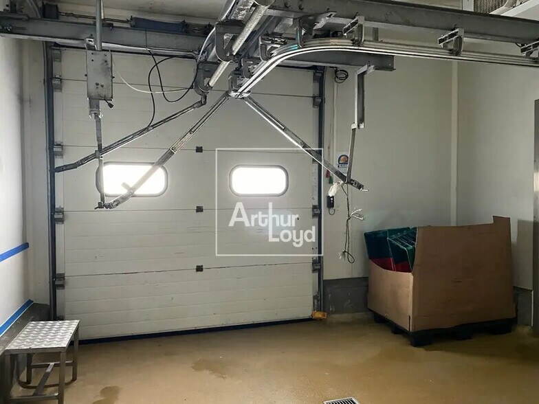 Local d'activités dans Étampes à vendre - Photo de l’immeuble – Image 3 sur 6