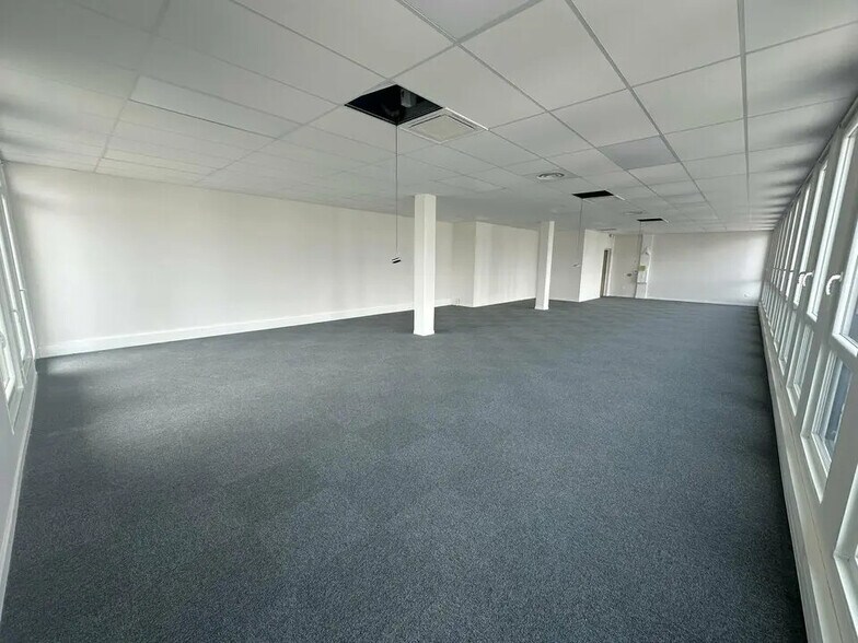 Bureau dans Reims à vendre - Photo de l’immeuble – Image 3 sur 9