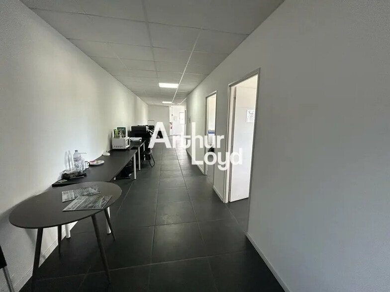 Bureau dans Fréjus à louer - Photo de l’immeuble – Image 3 sur 7