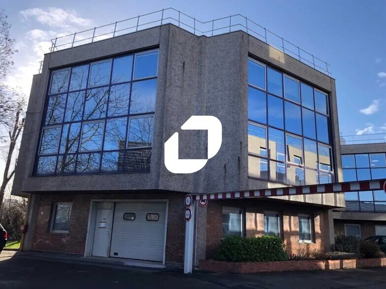 Local d’activités dans Nanterre à louer - Photo de l’immeuble – Image 1 sur 8