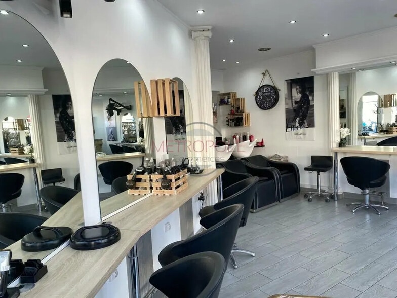 Local commercial dans Cagnes-sur-Mer à louer - Photo de l’immeuble – Image 3 sur 3