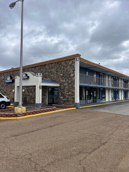 800 University St, Martin, TN à vendre - Photo de l’immeuble – Image 2 sur 5