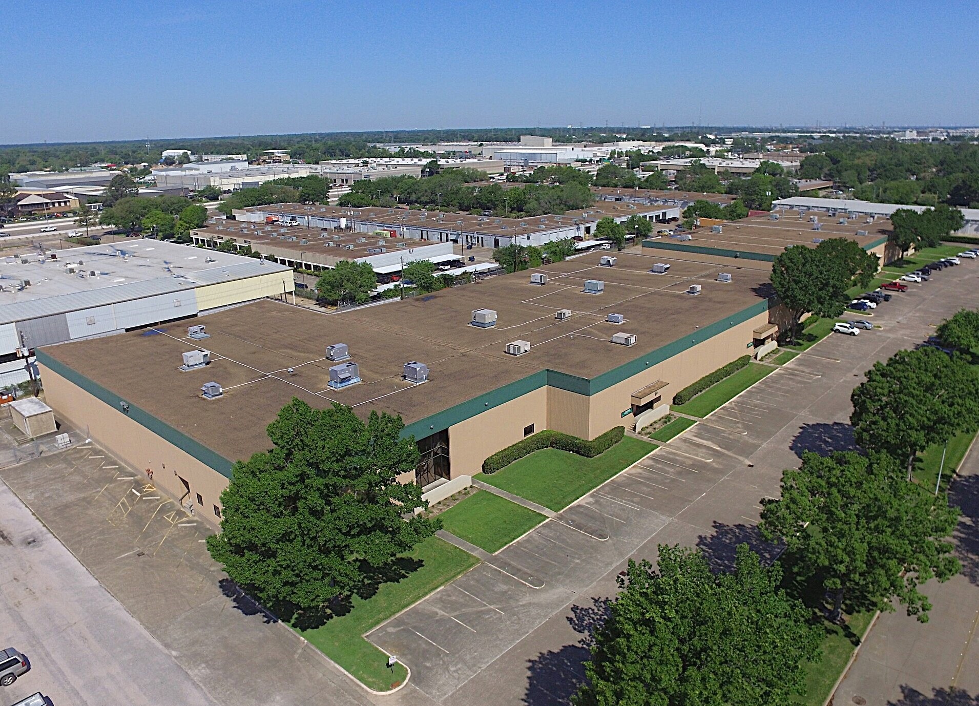1741-1749 Stebbins Dr, Houston, TX à louer Photo de l’immeuble– Image 1 sur 10